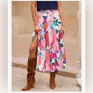 NWOT Elastic High Waist Floral Skirt